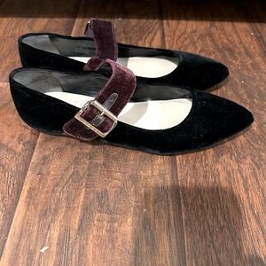 DKNY Black Velveteen Doll style shoes Size 8.5m